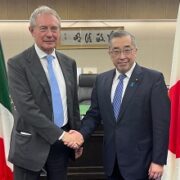 Italia-Giappone: missione ufficiale a Tokyo del Ministro Urso che incontra anche il Ministro  Suzuki per condividere  sfide del digitale