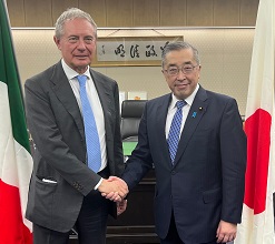 Italia-Giappone: missione ufficiale a Tokyo del Ministro Urso che incontra anche il Ministro  Suzuki per condividere  sfide del digitale