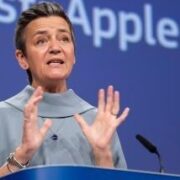 La Commissione europea accetta l’impegno di Apple di aprire l’accesso alla tecnologia “tap and go” sugli iPhone