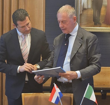 Intesa Italia-Olanda su nuova politica industriale UE, semiconduttori e industria difesa: Urso incontra il Ministro dell’Economia, Dirk Beljaarts