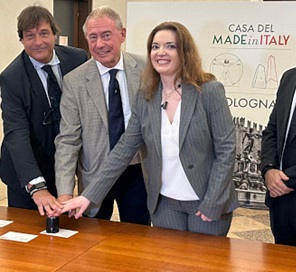 Il ministro delle Imprese e del Made in Italy, Adolfo Urso, ha inaugurato a Bologna la Casa del Made in Italy